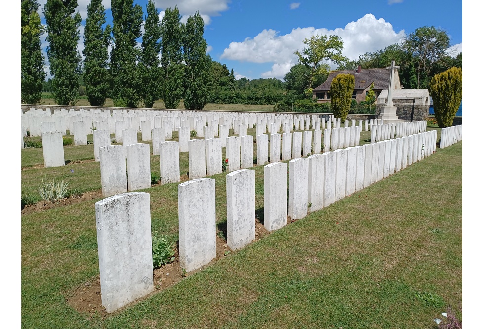 Oorlogsgraven van het Gemenebest Bouzincourt #1