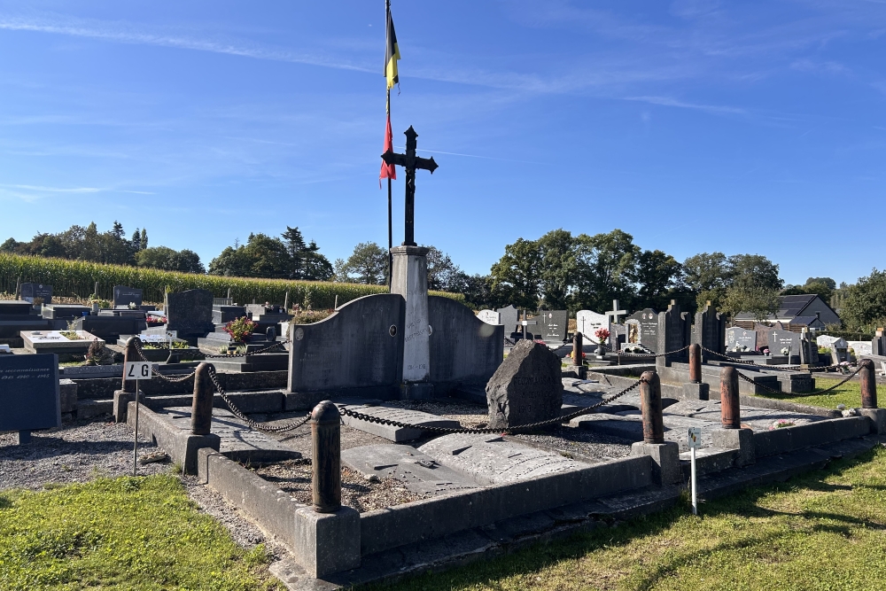 Oorlogsmonument begraafplaats Chaineux #1