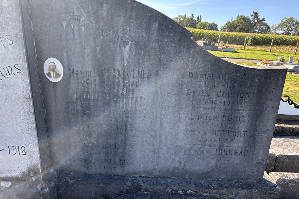 Oorlogsmonument begraafplaats Chaineux #4