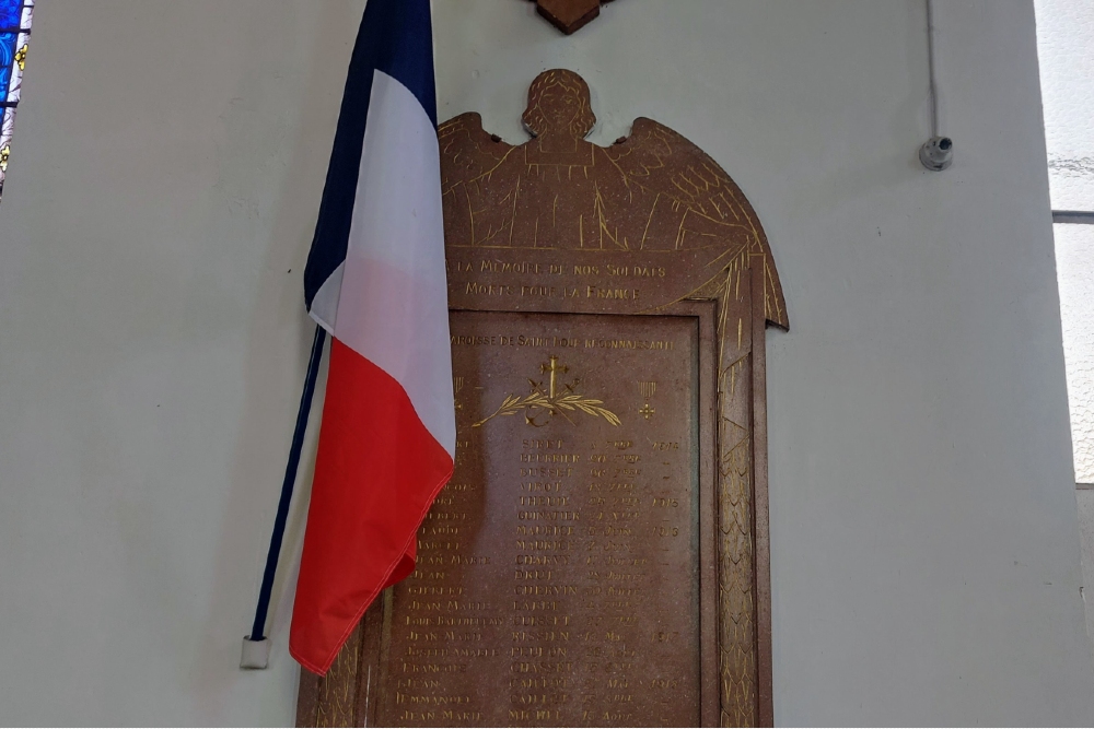 Oorlogsmonument in Kerk Saint-Loup #2