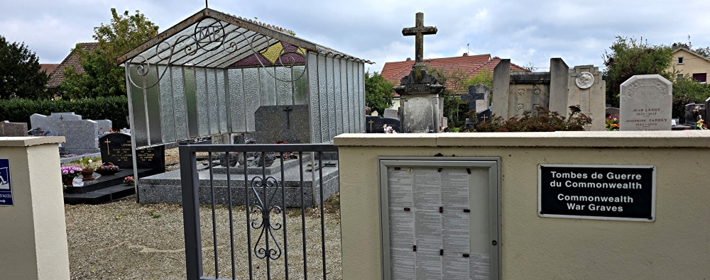 Oorlogsgraven van het Gemenebest Sassenay #2