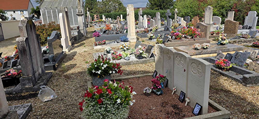Oorlogsgraven van het Gemenebest Sassenay #4
