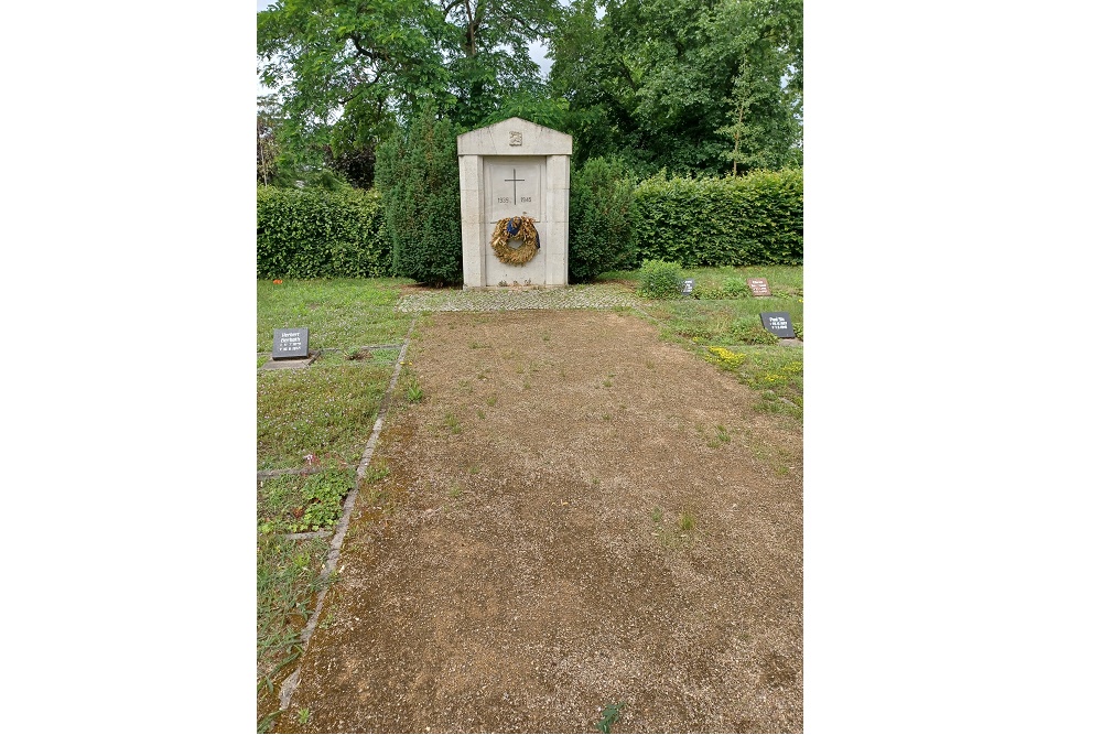 Duitse Oorlogsgraven Burg bei Magdeburg #3
