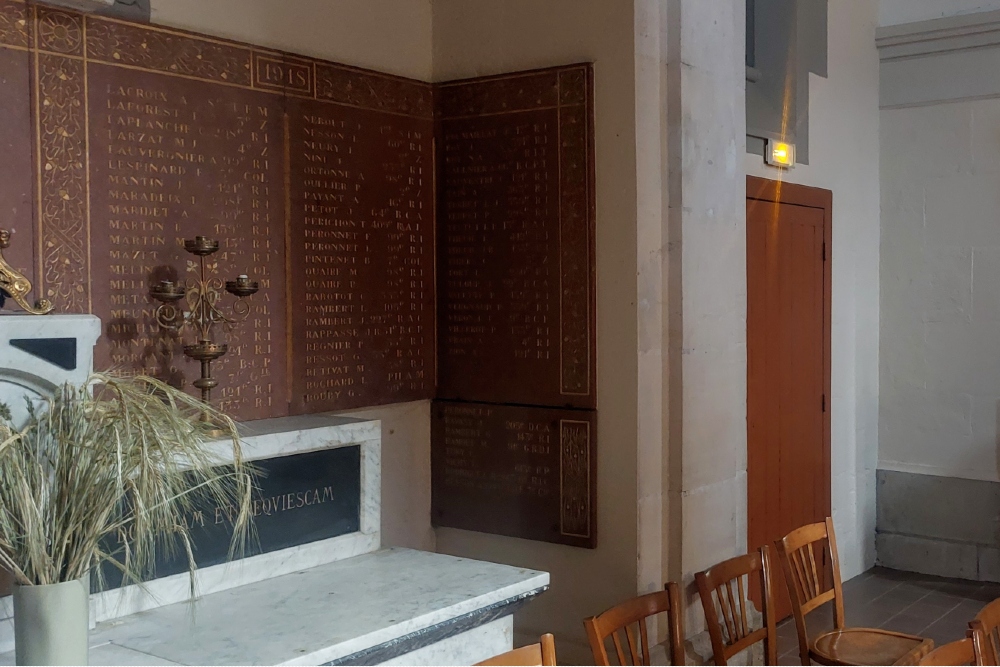 Oorlogsmonument in Kerk Varennes-sur-Allier #3