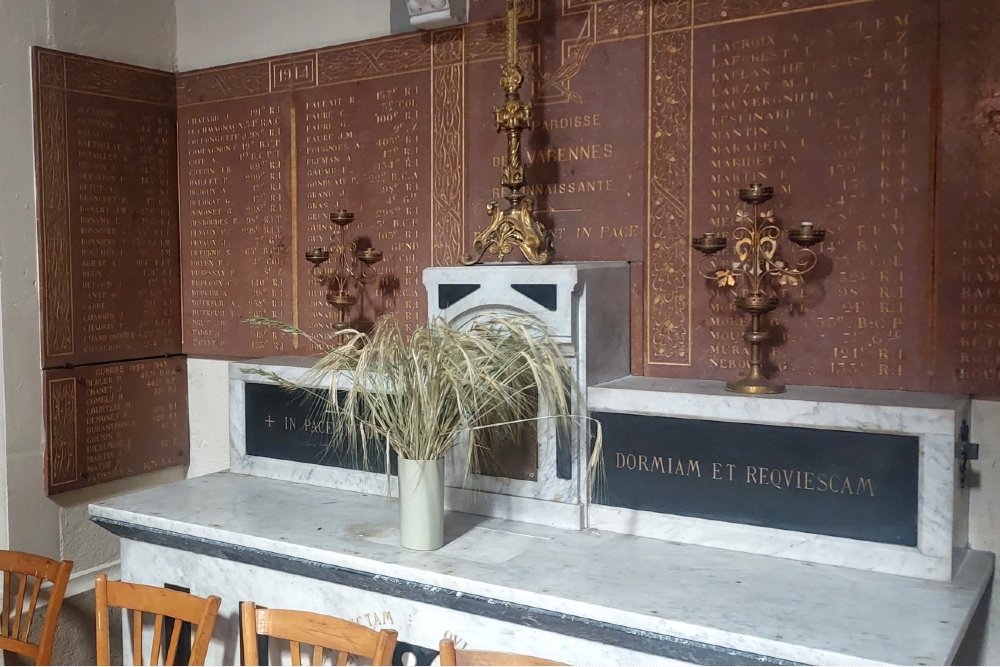 Oorlogsmonument in Kerk Varennes-sur-Allier #4