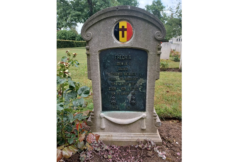 Commonwealth War Graves Cambrin Extension #5