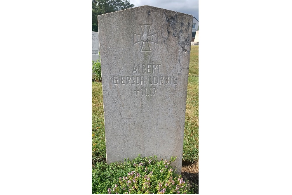 Commonwealth War Cemetery Cambrin #3