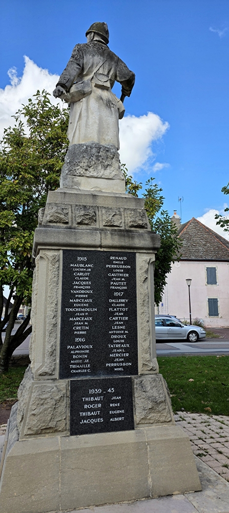War Memorial Ouroux-sur-Saône #4
