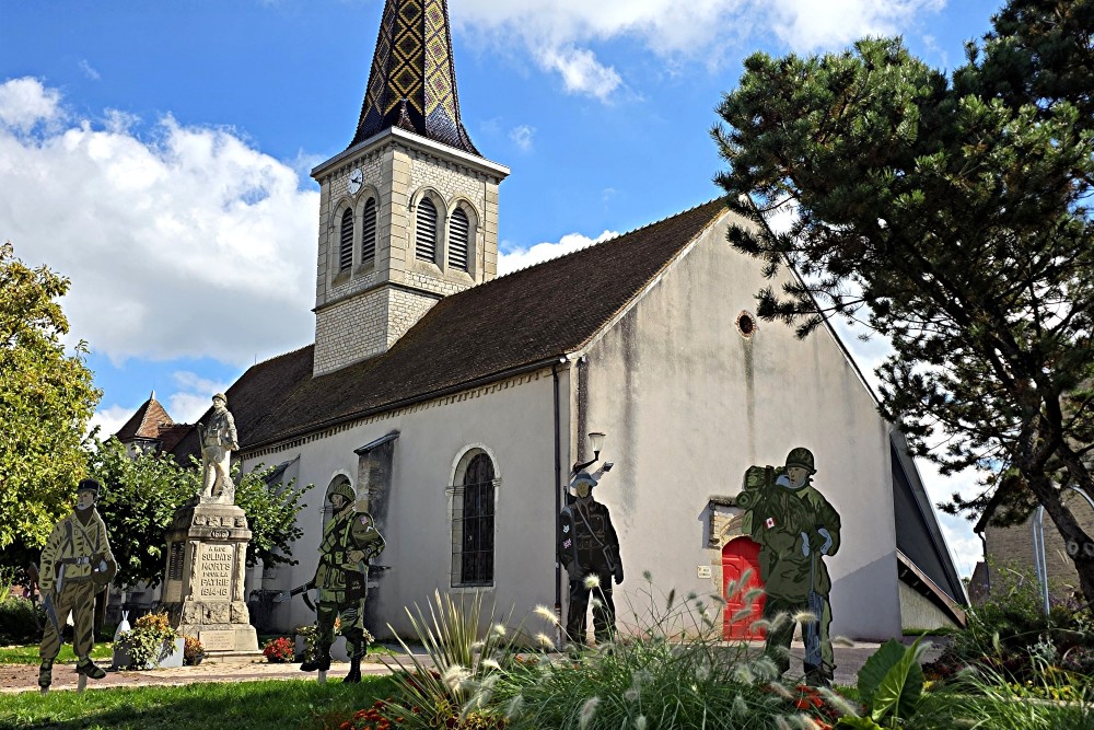 War Memorial Ouroux-sur-Saône #1