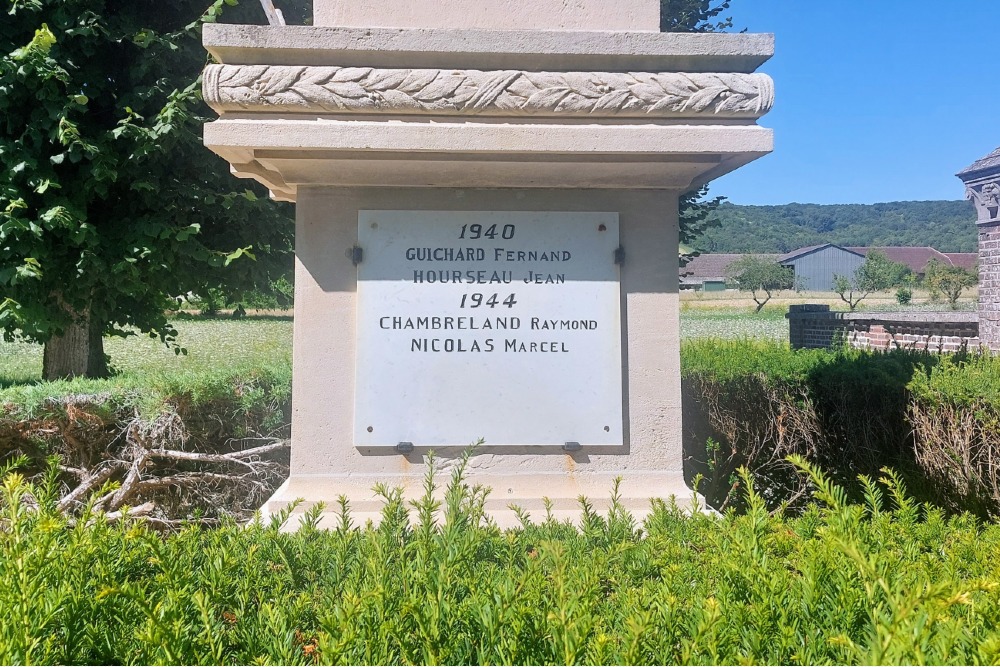 Oorlogsmonument Souligny #3