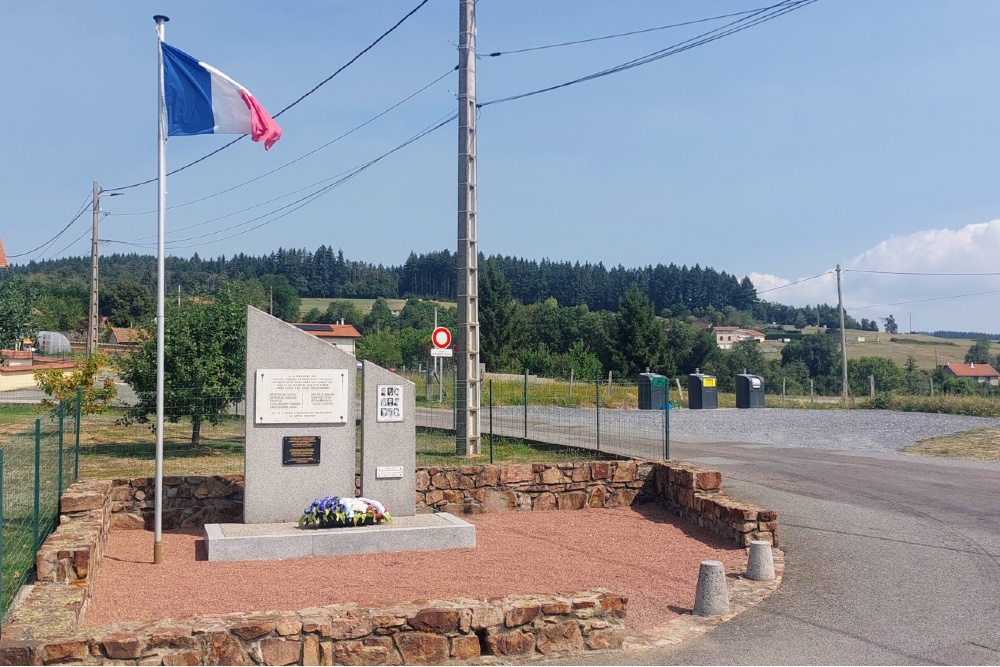 Monument Omgekomen Verzetsmensen Montchal #6