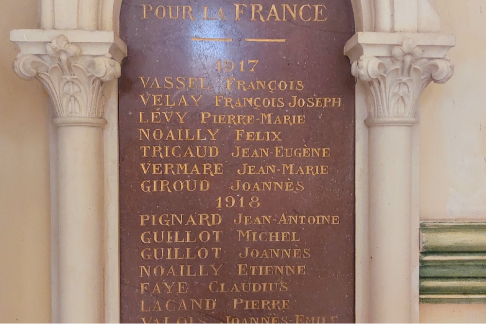 Oorlogsmonument in kerk Montchal #3
