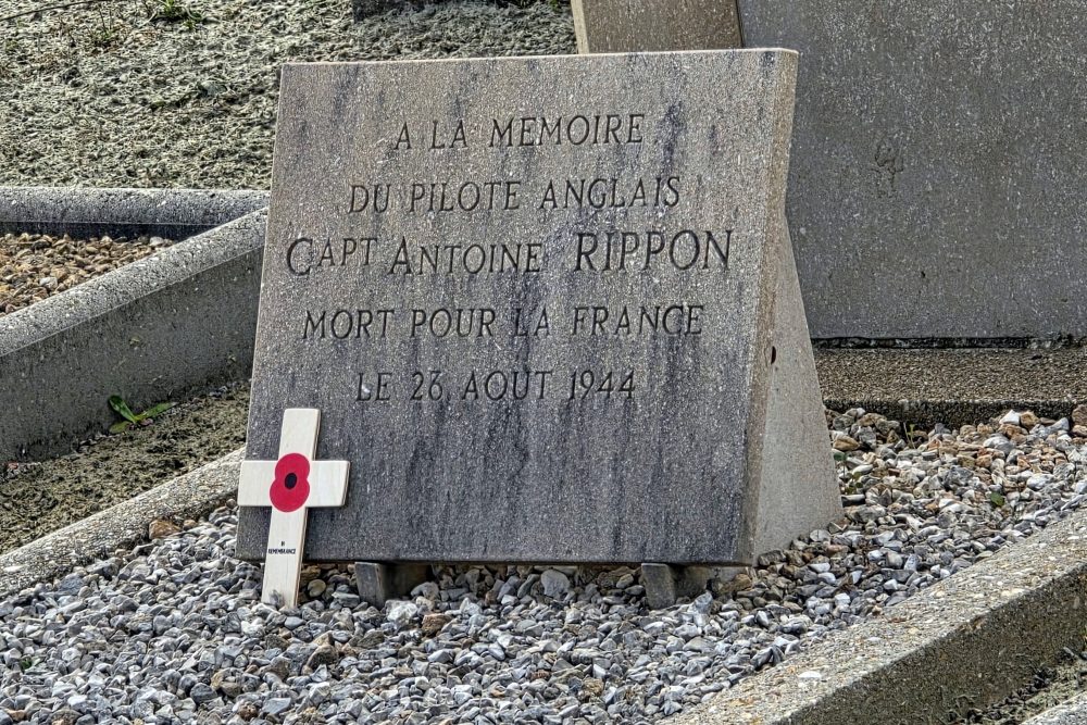 Commonwealth War Grave Ouroux-sur-Saone #1