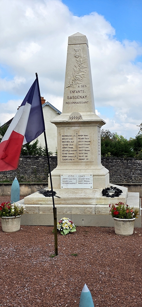 Oorlogsmonument Sassenay #2