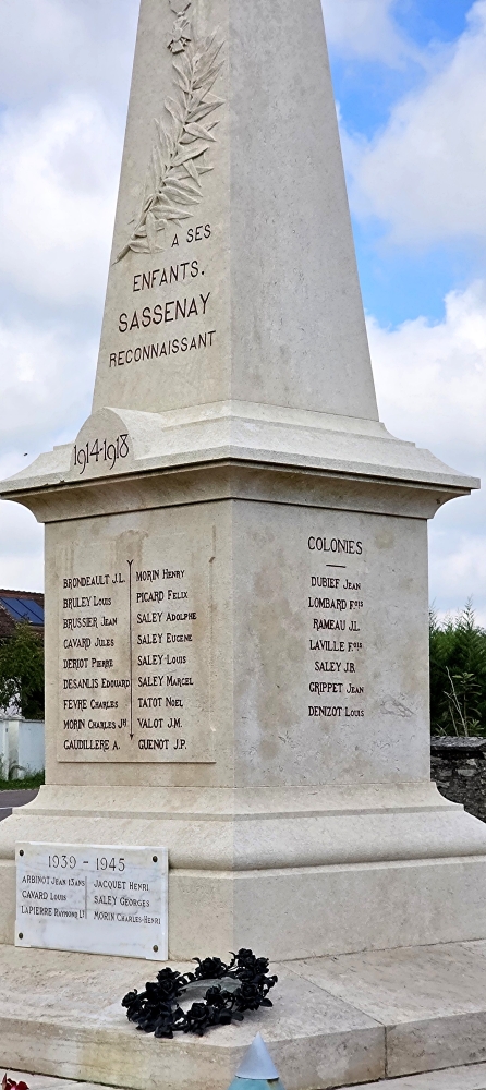 Oorlogsmonument Sassenay #3