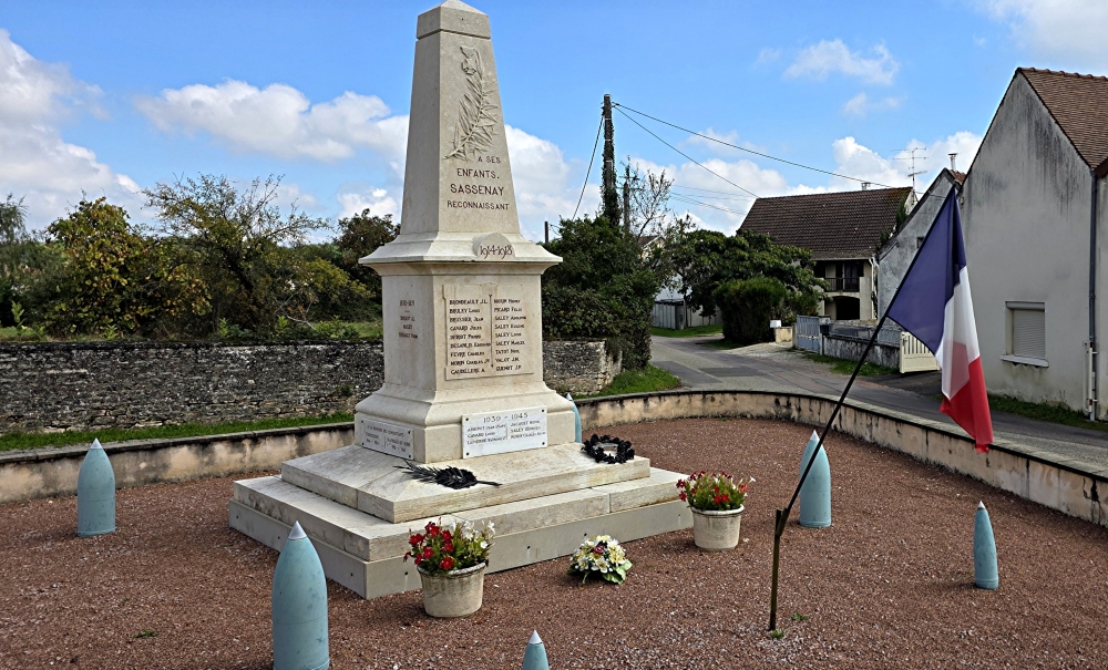 Oorlogsmonument Sassenay #4