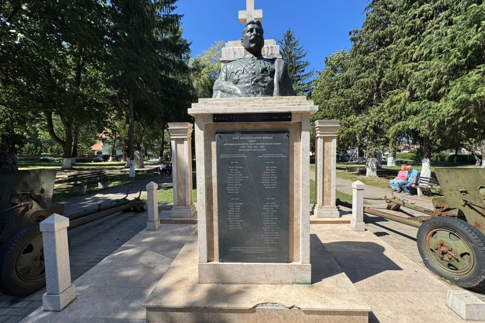 Generaal Traian Moșoiu monument #2