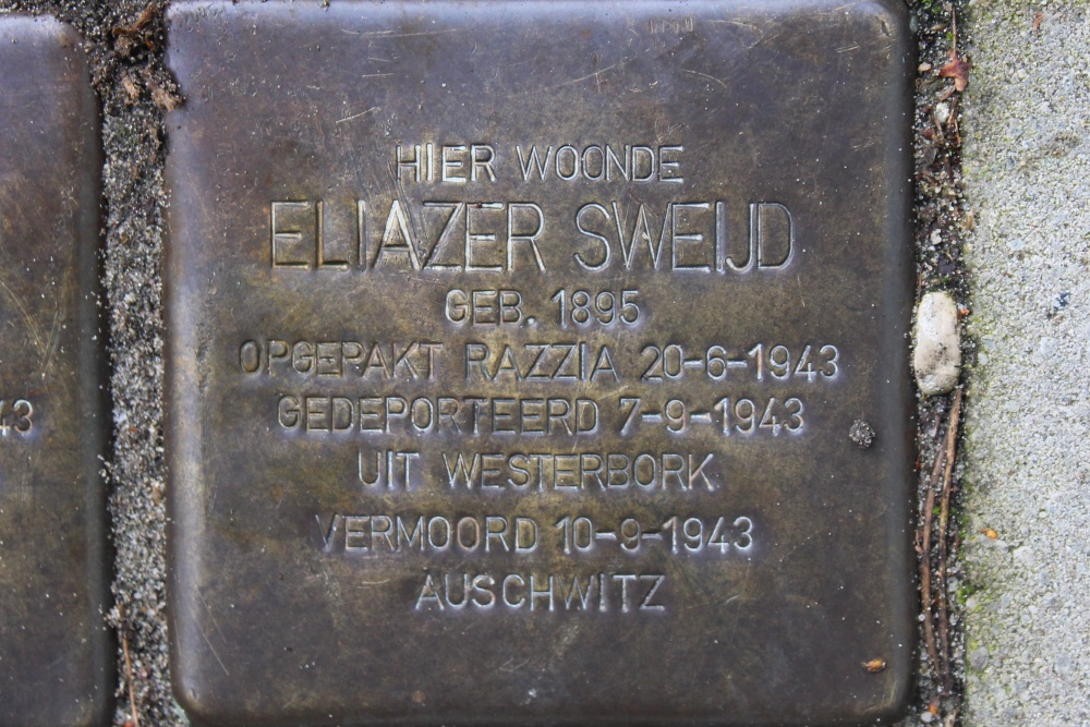 Stolpersteine Tugelaweg 60 (de stenen liggen aan de overzijde van de weg) #3