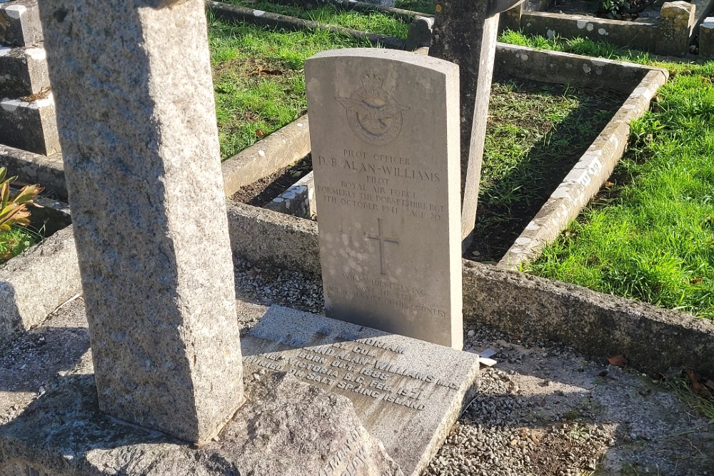 Commonwealth War Graves St Mary Magdalene Churchyard #3
