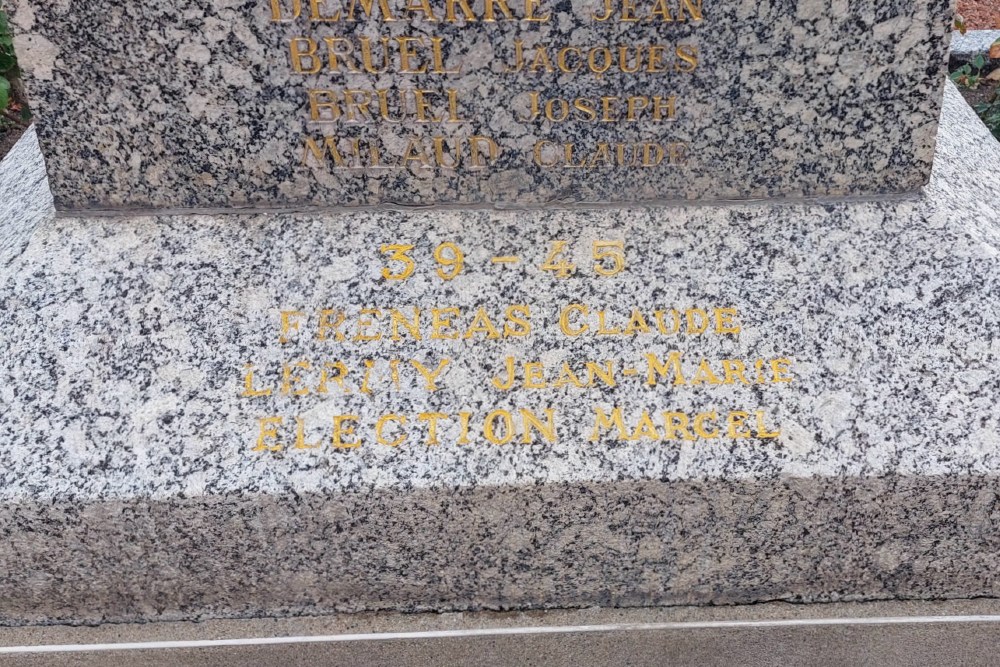 Oorlogsmonument Mizérieux #6