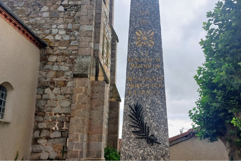 Oorlogsmonument Mizérieux #8