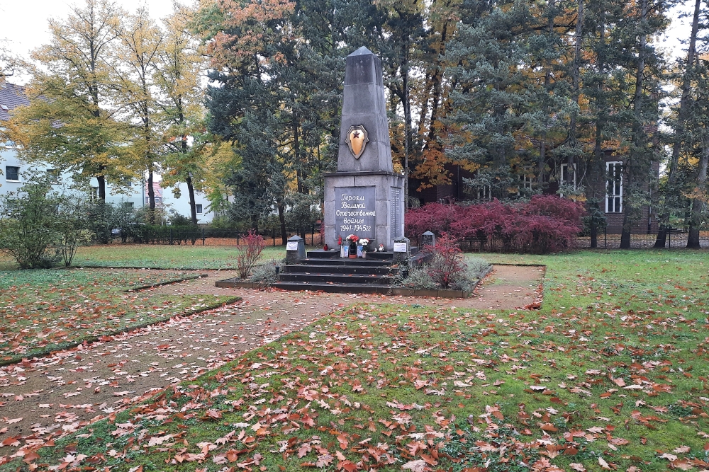 Massagraf Sovjet Soldaten Cottbus