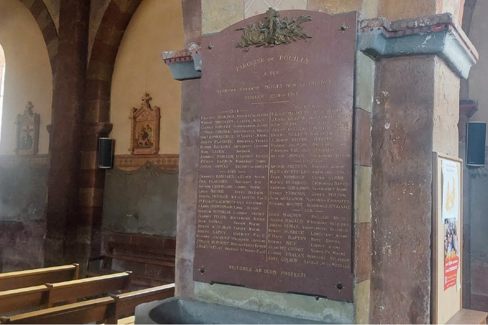 Oorlogsmonument in de Kerk Pouilly-lés-Feurs