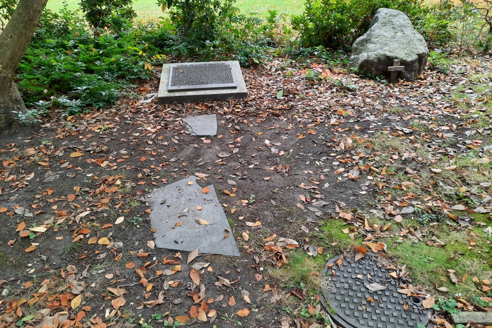 Mass Grave Bombing Victims Oskar Ziethen Hospital #1