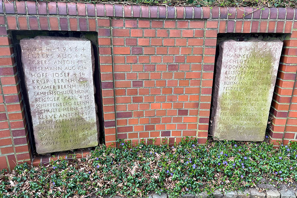 War Memorial Handrup #2