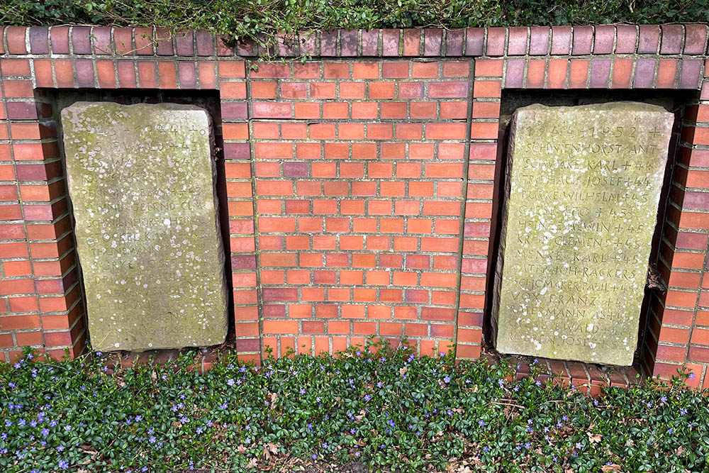 War Memorial Handrup #3
