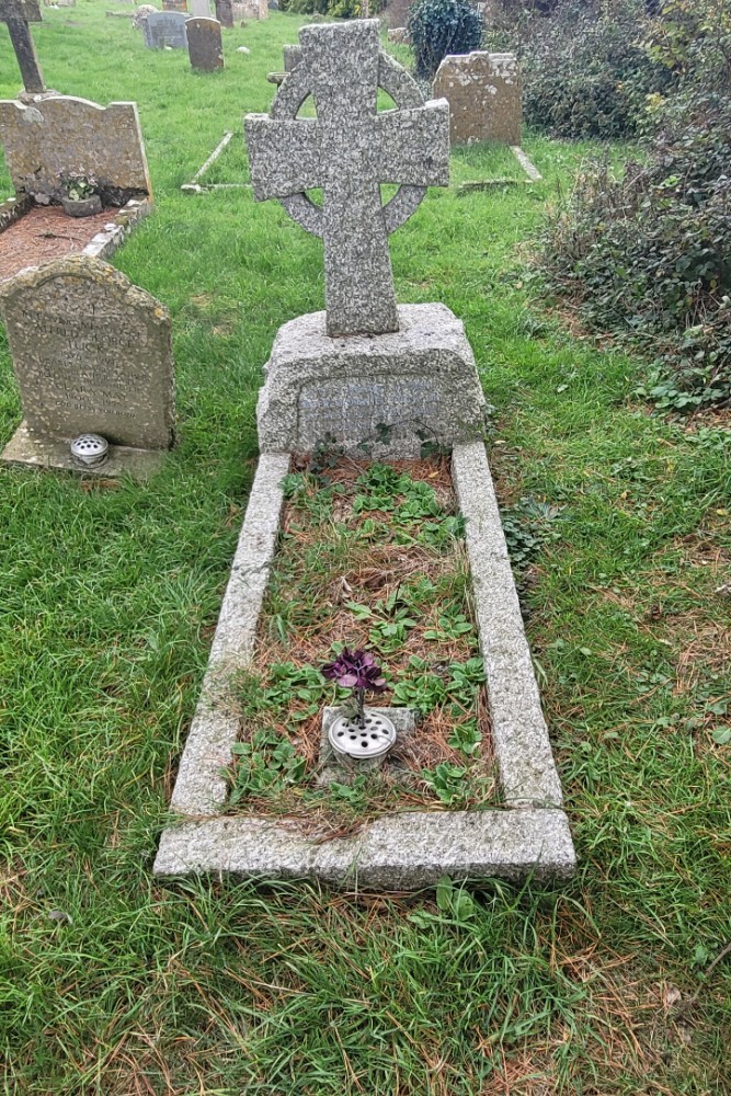 Commonwealth War Graves St Peter Churchyard #2
