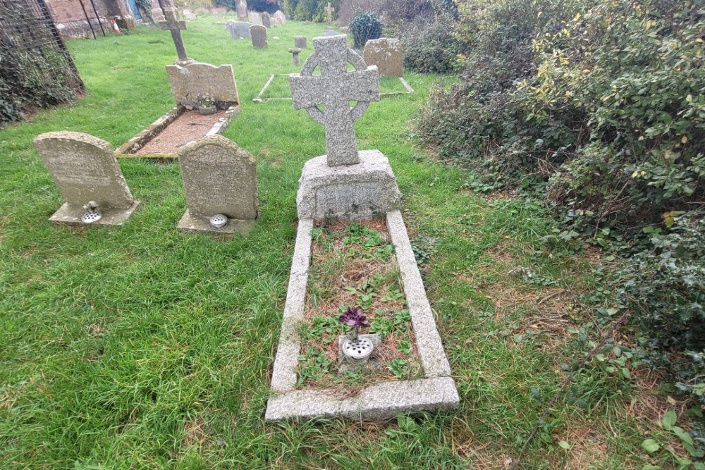 Commonwealth War Graves St Peter Churchyard #3