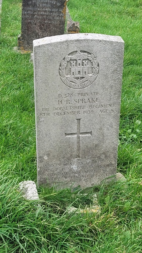 Commonwealth War Graves St Peter Churchyard #4