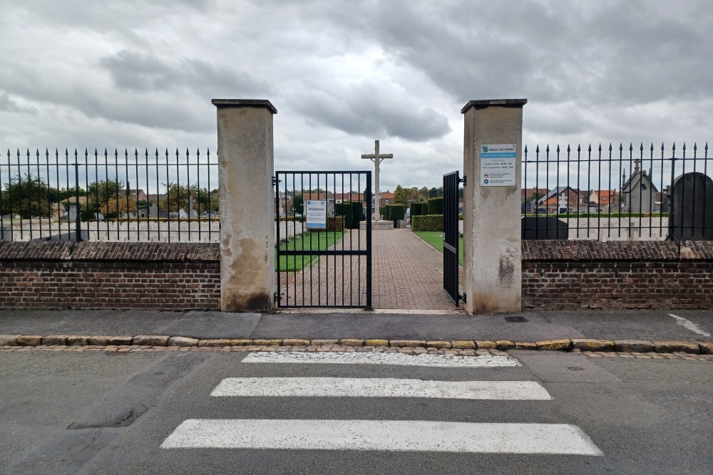 Commonwealth War Graves Noeux-les-Mines  #1