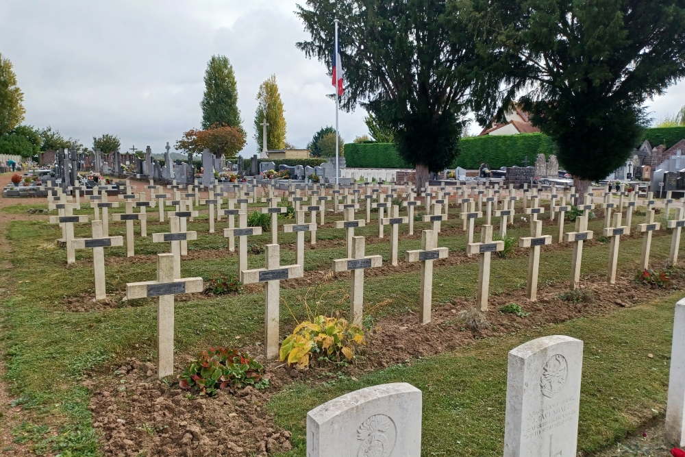 Commonwealth War Graves Sailly-Labourse #8