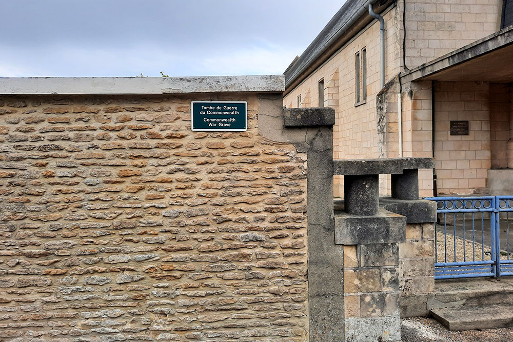 Commonwealth War Grave Frénouville #3