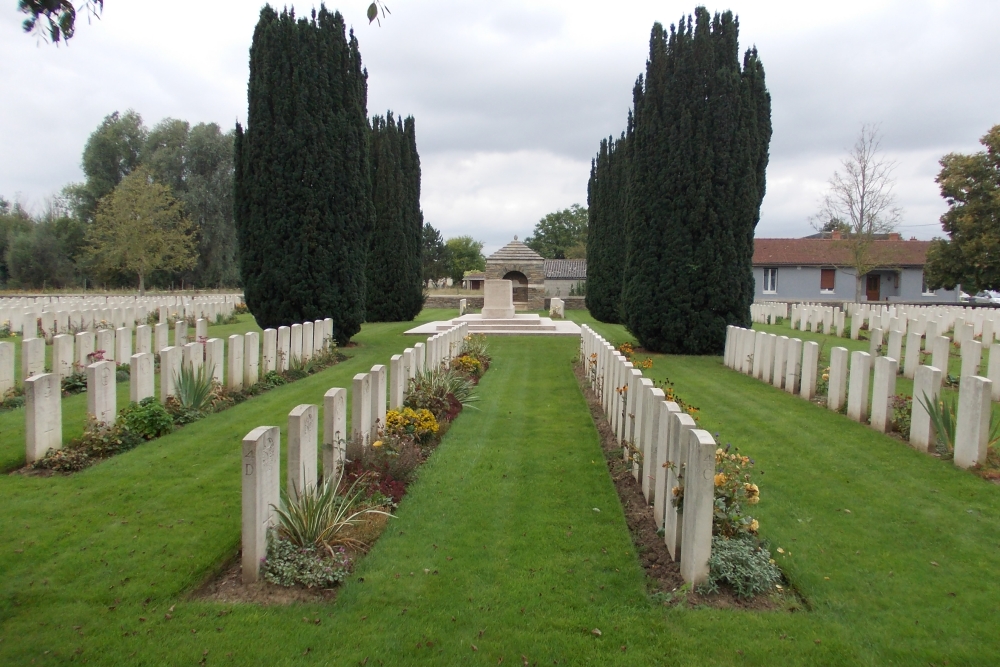 Commonwealth War Cemetery Vieille-Chapelle New #2