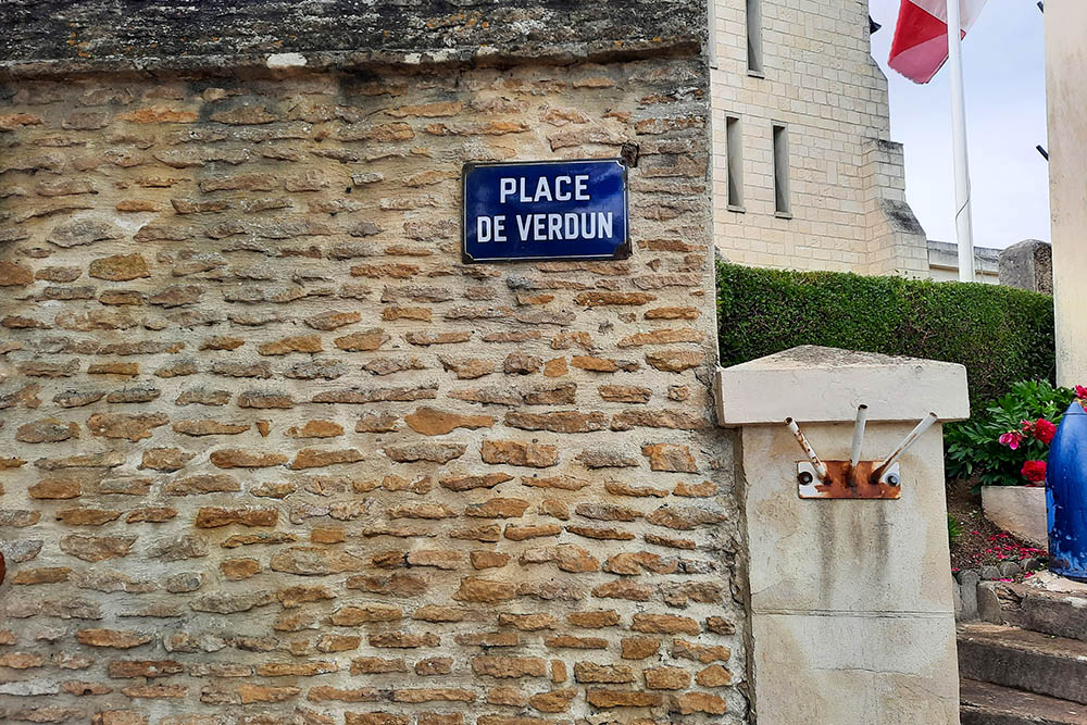 Oorlogsmonument Frénouville #4