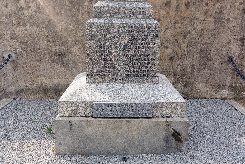 Oorlogsmonument Cleppé #2