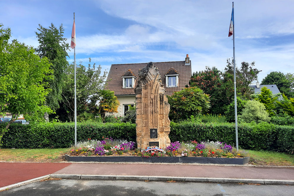 Monument Bevrijders Carpiquet #1