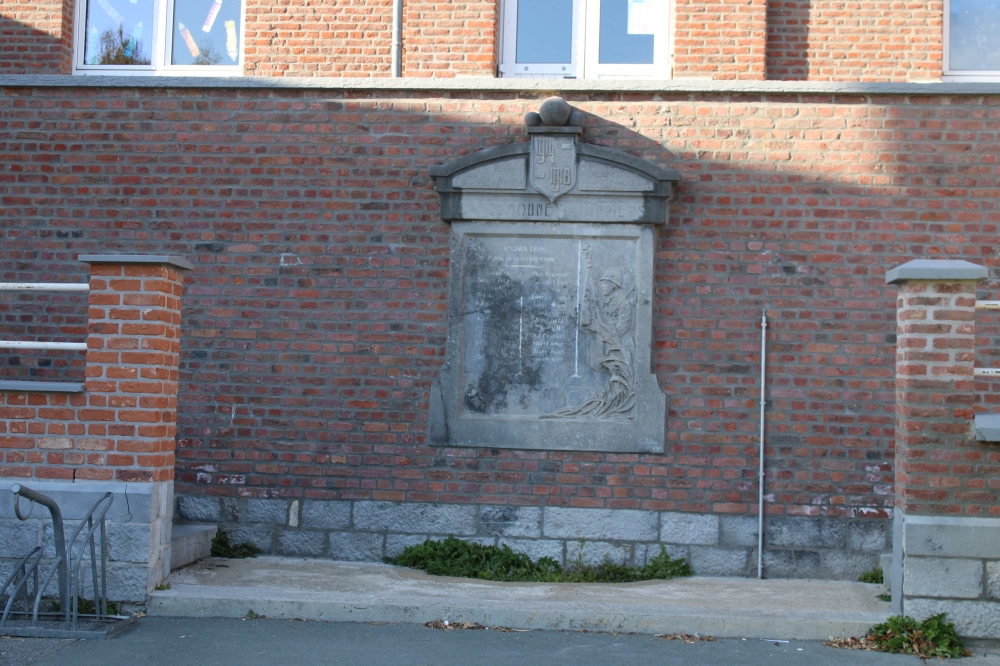 Oorlogsmonument Taviers #1