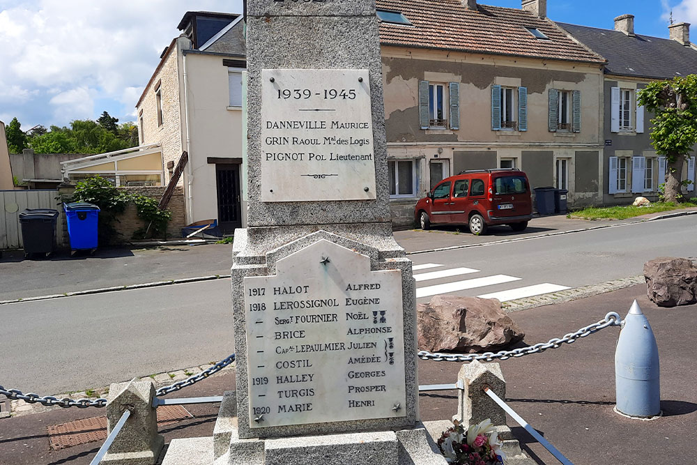 War Memorial Ver-sur-Mer #4