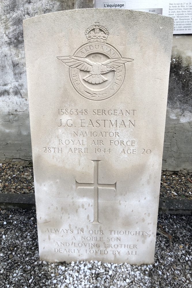 Commonwealth War Graves Schœnau Churchyard #4