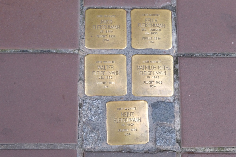 Stumbling Stones Obere Königstrasse 16