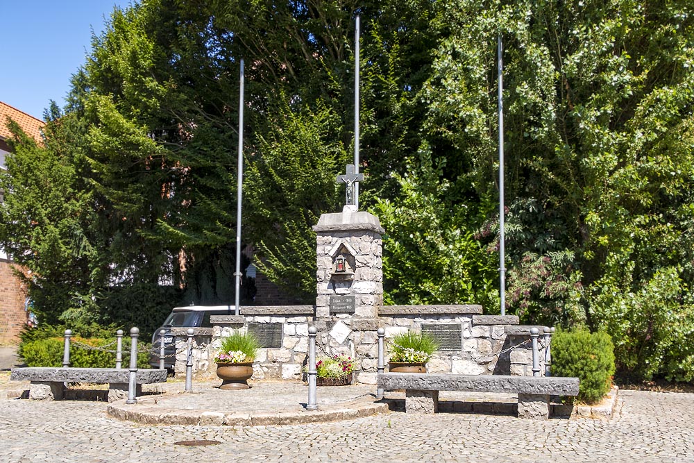 War Memorial Waurichen #2