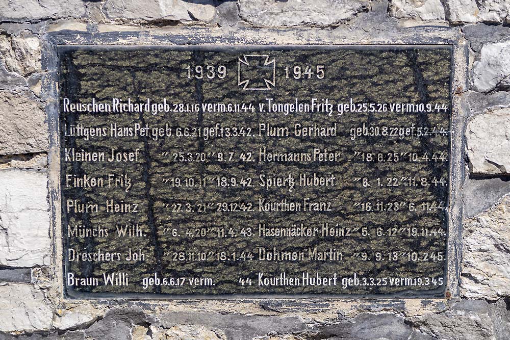 War Memorial Waurichen #4