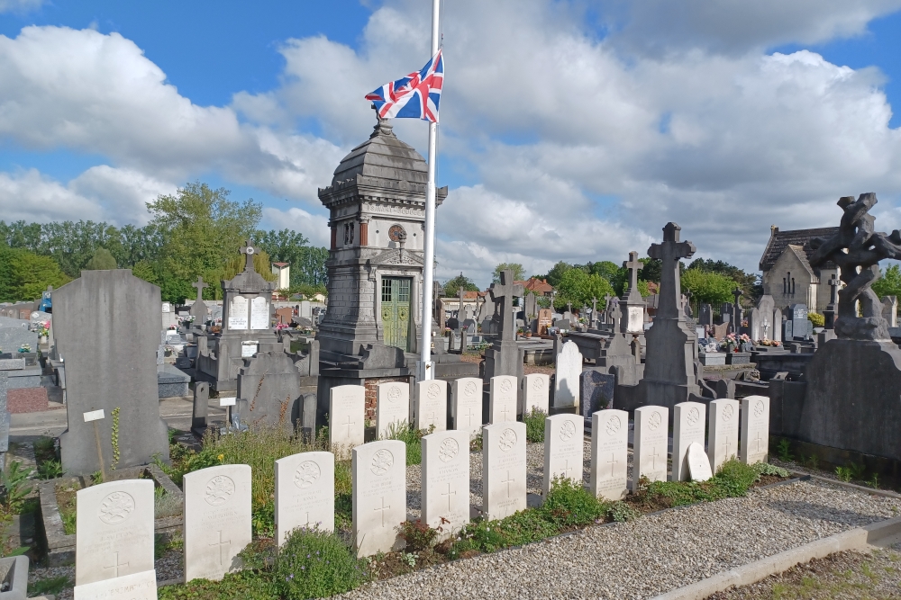 Oorlogsgraven van het Gemenebest Oignies #1