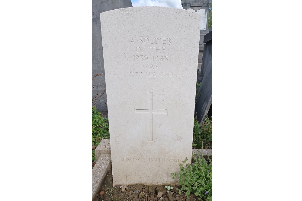 Oorlogsgraven van het Gemenebest Oignies #3