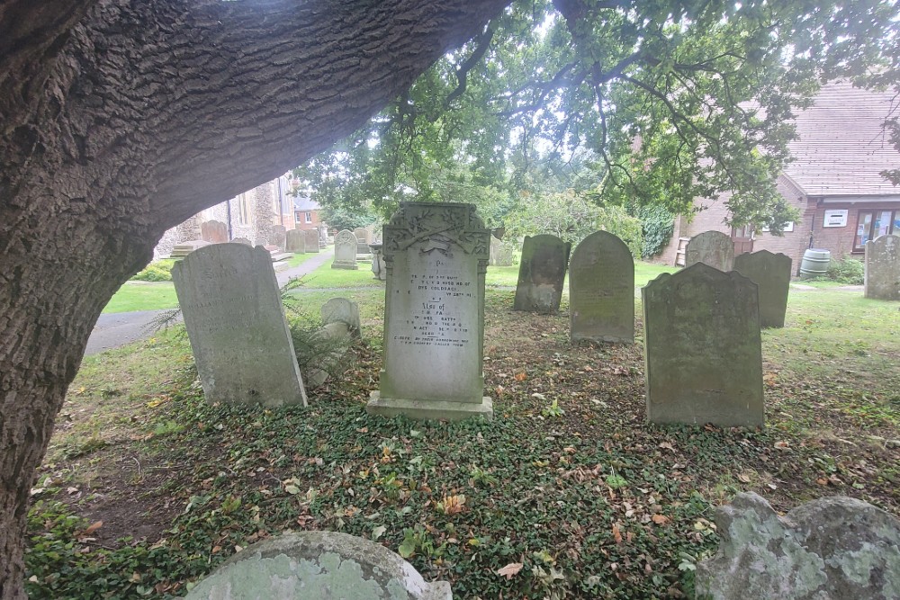 Oorlogsgraf van het Gemenebest St. Dunstan Churchyard #1