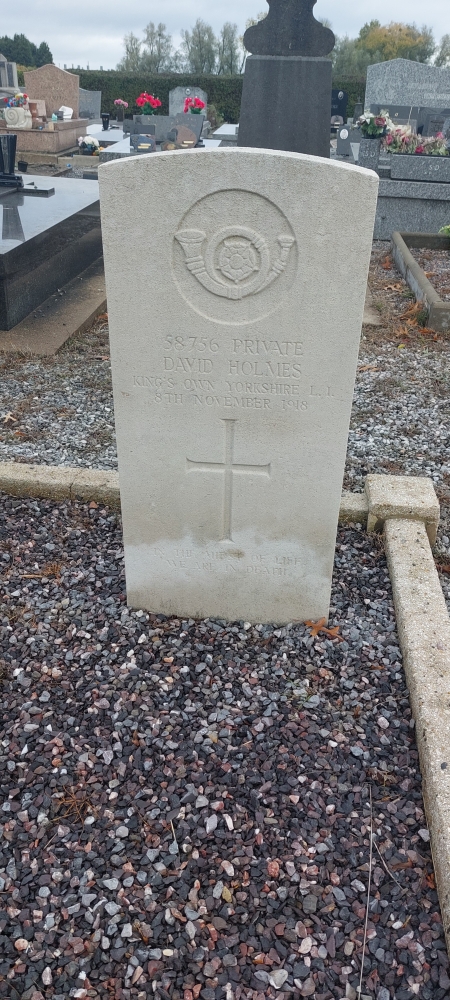 Oorlogsgraven van het Gemenebest Neuf-Mesnil #3